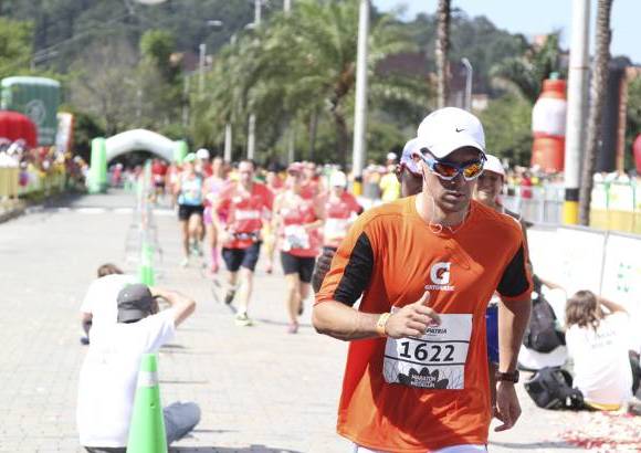 Esteban Jaramillo y Sebasti&#225;n Salazar - M&#225;s de 10 mil competidores se dieron cita en esta hist&#243;rica cita deportiva que se corr&#237;a en las modalidades de 5, 10, 21 y 42 kil&#243;metros.