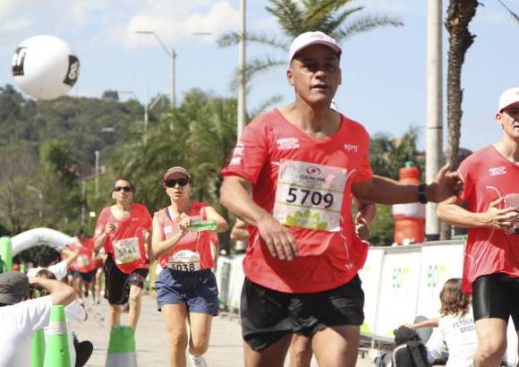 Esteban Jaramillo y Sebasti&#225;n Salazar - M&#225;s de 10 mil competidores se dieron cita en esta hist&#243;rica cita deportiva que se corr&#237;a en las modalidades de 5, 10, 21 y 42 kil&#243;metros.