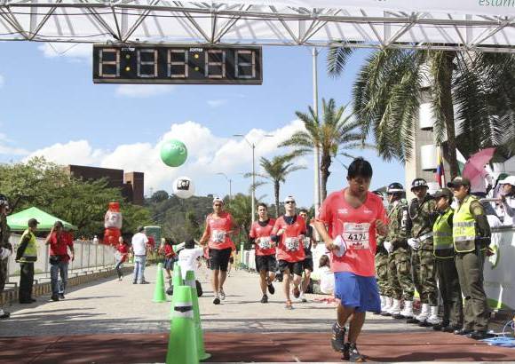 Esteban Jaramillo y Sebasti&#225;n Salazar - M&#225;s de 10 mil competidores se dieron cita en esta hist&#243;rica cita deportiva que se corr&#237;a en las modalidades de 5, 10, 21 y 42 kil&#243;metros.