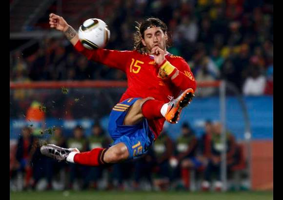 Reuters - Esto hace que España dependa de su resultado ante Chile para clasificar a octavos, mientras que para los hondureños supone su segunda derrota consecutiva y es muy poco probable que puedan pasar de ronda. Tras vencer a Suiza 1-0, Chile lidera el Grupo H con seis puntos.