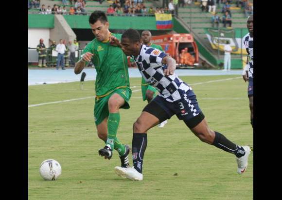 Colprensa - Quindío salvó un punto milagroso. La veteranía de Hamilton Ricard le dio el empate al equipo de Armenia 2-2.