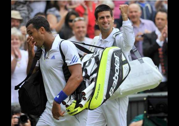 Reuters - El serbio quebró el saque de su contrincante en el segundo juego y ese instante lo encaminó hacia la victoria, conseguida pese a su menor nota en cuanto a puntos ganadores. Djokovic anotó 34 frente a los 41 de Tsonga, pero los 29 errores no forzados del galo jugaron a su favor (Djokovic tuvo trece). E