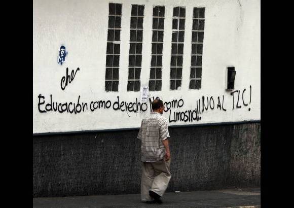 R&#243;binson S&#225;enz - Volvi&#243; a ocurrir: los v&#225;ndalos se camuflaron en las marchas estudiantiles y empa&#241;aron no s&#243;lo su protesta sino tambi&#233;n la ciudad.