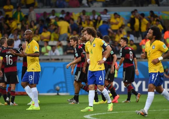 - Brasil defraudó a su gente frente a Alemania y Holanda.