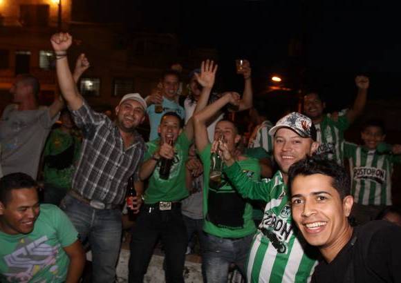 Julio C&#233;sar Herrera - Fiesta en los barrios de Medell&#237;n, en muchos rincones de Colombia y alrededor del mundo, donde hay hinchas de Nacional.