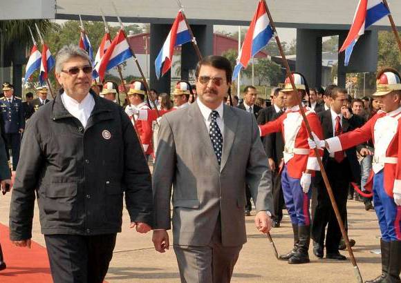 Reuters - Antes de su viaje, el gobernante recibi&#243; en la residencia presidencial de Mburuvich&#225; R&#243;ga al vicepresidente del pa&#237;s, Federico Franco, quien acababa de regresar de Colombia y es el primero en la l&#237;nea de sucesi&#243;n.