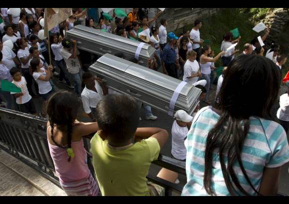 Esteban Vanegas - El cortejo fue acompañado por unas 300 personas.