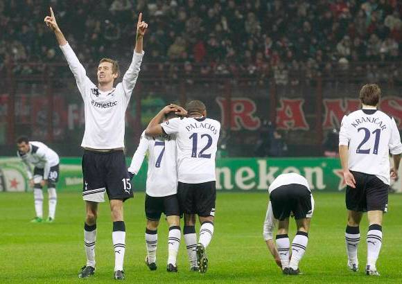 Reuters - El Tottenham -cuarto en la Liga Premier- hab&#237;a perdido en San Siro 4-3 ante el Inter de Mil&#225;n en la fase de grupos de la Liga de Campeones el a&#241;o pasado en un espectacular partido.