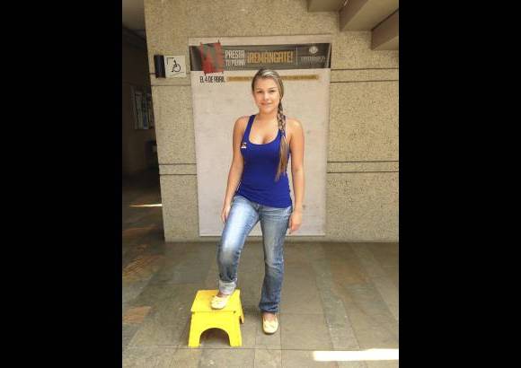 Catalina Hernández Osorio - Carolina Arbélaez, empleada del CES. "Apoyo la campaña como una forma de rechazar el uso de minas antipersonal".