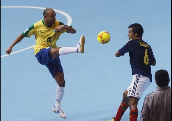 Foto Reuters - En el Coliseo de Huamark, se jug&#243; el partido entre Colombia y Brasil.