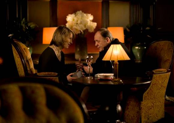 Giulias Verschwinden (La desaparici&#243;n de Giulia) - Giulia es una mujer atormentada que va a celebrar su cumplea&#241;os n&#250;mero 50, mientras viaja en un bus se siente invisible para los dem&#225;s, se siente ignorada. Ella conoce a un hombre que la invita a tomar una copa pero su fiesta puede terminar en un saboteo.