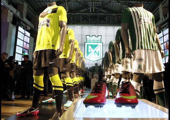 Jaime P&#233;rez - Adem&#225;s de la l&#237;nea deportiva se present&#243; la nueva colecci&#243;n de ropa casual Nike Sportwear, inspirada en el conjunto verdolaga.