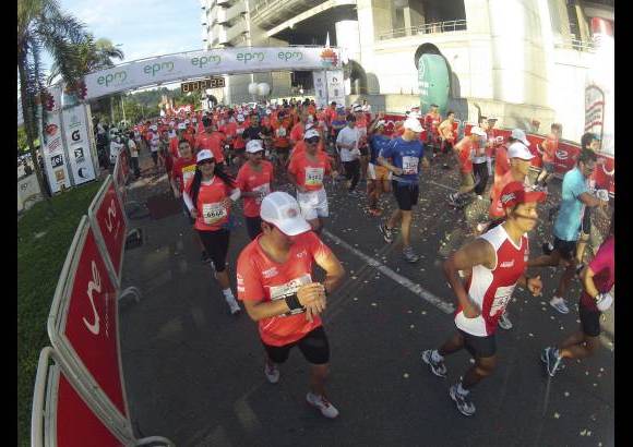 Esteban Jaramillo y Sebastián Salazar - Más de 10 mil competidores se dieron cita en esta histórica cita deportiva que se corría en las modalidades de 5, 10, 21 y 42 kilómetros.