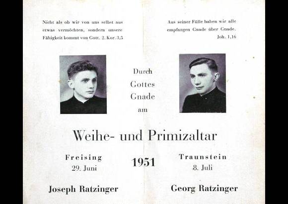 AP - Posteriormente, estudi&#243; en la Escuela Superior de Filosof&#237;a de Freising y se doctor&#243; en teolog&#237;a por la Universidad de Munich. El 29 de junio de 1951 fue ordenado sacerdote y opt&#243; por la labor docente. Fue profesor de Teolog&#237;a y de Dogm&#225;tica e Historia del Dogma en diversas universidades alemanas.