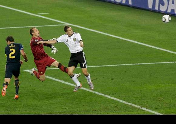 Reuters - La acci&#243;n del gol de Klose.