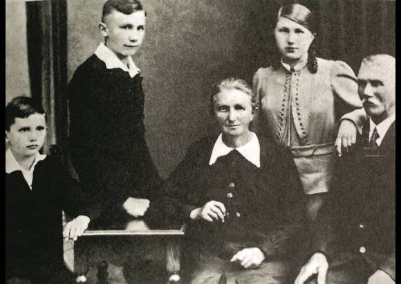ARCHIVO EL COLOMBIANO - Nacido en Marktl am Inn, en Alemania, el 16 de abril de 1927, Ratzinger particip&#243; en la II Guerra Mundial, en los servicios antia&#233;reos alemanes.