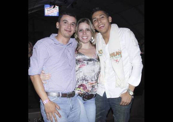 FLA - David Arango, Diana Vélez y Jhonatan Tobon en el Pabellón de los Anfitriones, el 3 de agosto.