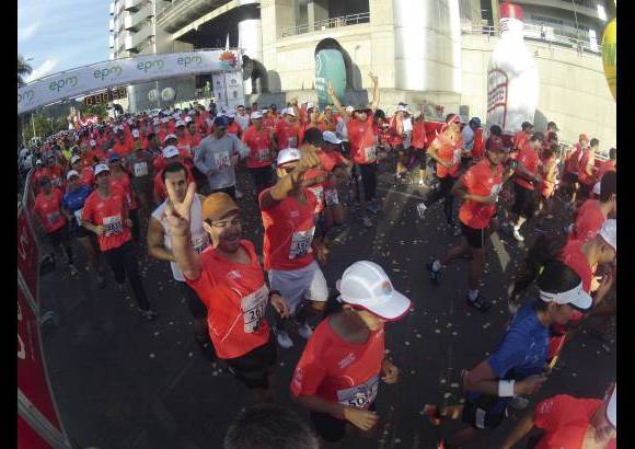 Esteban Jaramillo y Sebastián Salazar - Más de 10 mil competidores se dieron cita en esta histórica cita deportiva que se corría en las modalidades de 5, 10, 21 y 42 kilómetros.