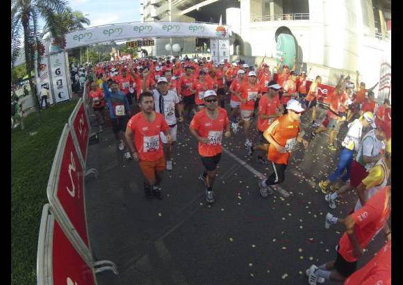 Esteban Jaramillo y Sebastián Salazar - Más de 10 mil competidores se dieron cita en esta histórica cita deportiva que se corría en las modalidades de 5, 10, 21 y 42 kilómetros.
