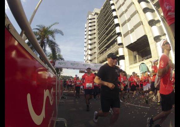 Esteban Jaramillo y Sebastián Salazar - Más de 10 mil competidores se dieron cita en esta histórica cita deportiva que se corría en las modalidades de 5, 10, 21 y 42 kilómetros.