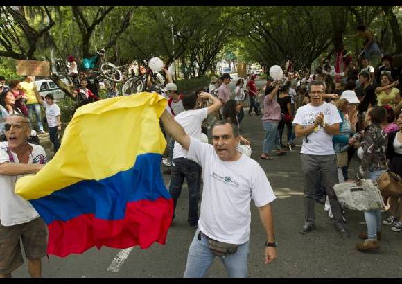 - No hubo marcha. Los manifestantes cerraban moment&#225;neamente la Avenida El Poblado.