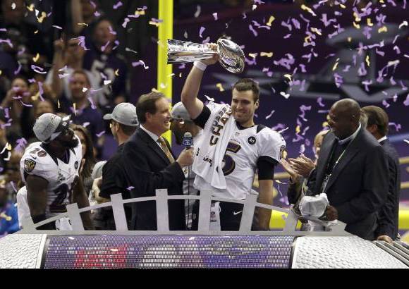 REUTERS - El mariscal de campo Joe Flacco, quien se hizo acreedor al premio al Jugador M&#225;s Valioso (MVP) del Super Bowl, lanz&#243; para tres pases de anotaci&#243;n.