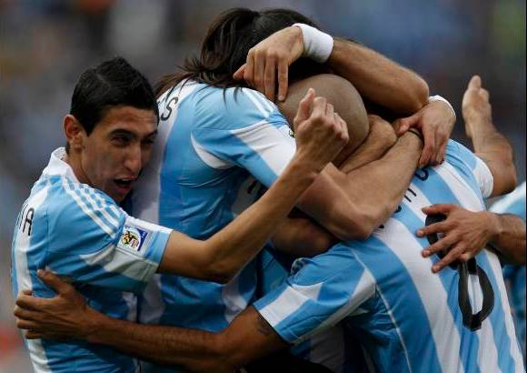 Reuters - La celebración de los gauchos en el único tanto del compromiso.