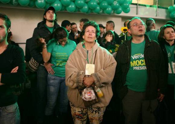 AP - Mockus, quien se convirti&#243; en un fen&#243;meno pol&#237;tico en cuesti&#243;n de dos meses y lider&#243; las encuestas hasta antes de la primera vuelta electoral, asegur&#243; que realizar&#225; control pol&#237;tico al Gobierno de Santos.