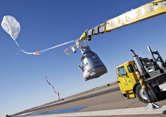 Reuters - Comienza el ascenso del globo que arrastra la cápsula presurizada hasta la estratosfera.