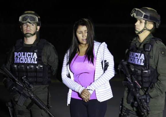 FOTO COLPRENSA - &#39;La Negra&#39; lleg&#243; a Bogot&#225; hacia las 9:00 de la noche de este viernes a la base de antinarc&#243;ticos de la Polic&#237;a.