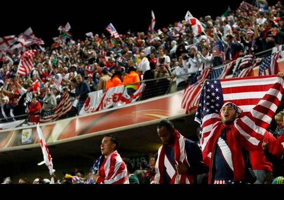 AP - La alegr&#237;a en las tribunas del estadio.
