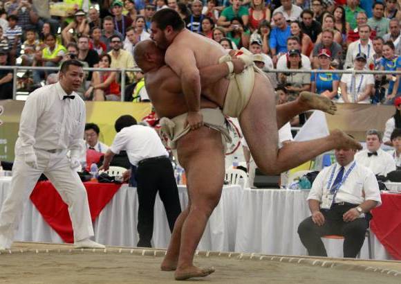 Colprensa - Los luchadores de sumo tienen una altura de hasta dos metros.