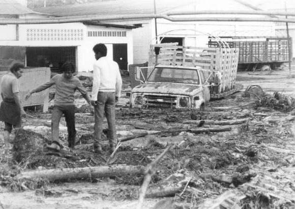 FOTO ARCHIVO COLPRENSA - Esta foto, tomada unas horas despu&#233;s de la tragedia, muestra que de Armero solo qued&#243; un mar de lodo.