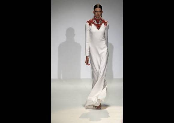 Foto Reuters - La compa&#241;&#237;a de art&#237;culos de lujo Gucci present&#243; su nueva colecci&#243;n, en la Semana de la Moda de Mil&#225;n, Italia. Una propuesta con colores fuertes, vibrantes y energ&#233;ticos.