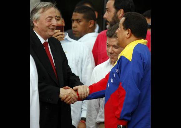 Colprensa - N&#233;stor Kirchner acompa&#241;&#243; a Colombia y Venezuela en la normalizaci&#243;n de las relaciones bilaterales.