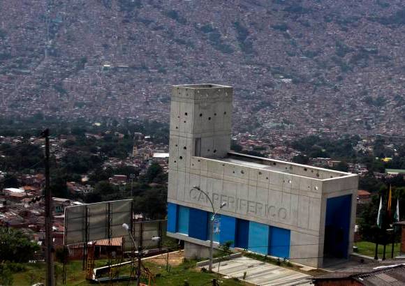 Julio C&#233;sar Herrera - Una vista envidiable de la ciudad ofrece el CAI perif&#233;rico de El Progreso, en el sector de El Picacho, en la comuna 6, el segundo puesto al servicio en febrero de este a&#241;o. Al lado tiene un parque.