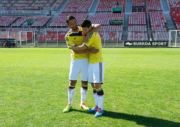 Colprensa - La prenda incluye un sombrero vueltiao, que es uno de los s&#237;mbolos nacionales m&#225;s importantes de la cultura colombiana est&#225; impreso en la franja azul de la parte delantera.