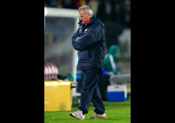 Reuters - El seleccionador de Francia, Francis Smerecki, se quej&#243; de los errores cometidos por su equipo. &quot;Hay que cometer menos errores y hoy cometimos casi los mismos que ante Portugal&quot;.