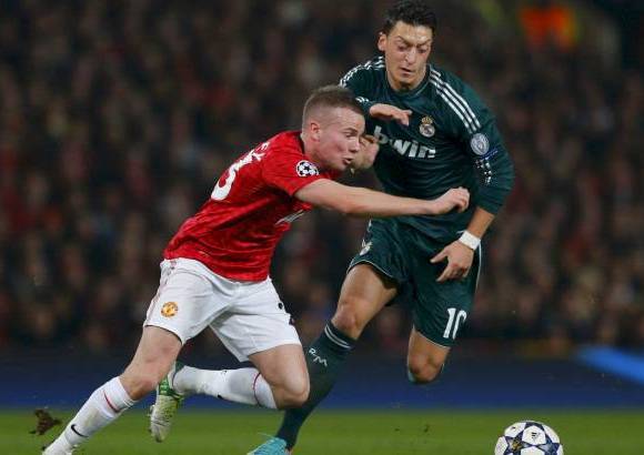 REUTERS - Tras el latigazo del United, los merengues recuperaron el pulso de un partido que se hab&#237;a convertido en una carrera de ida y vuelta.
