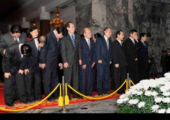 Reuters - Se trata de la primera ocasi&#243;n en la que los medios estatales norcoreanos hablan de actividades de Kim Jong-un, quien se cree tiene 29 a&#241;os, tras la muerte de su padre.