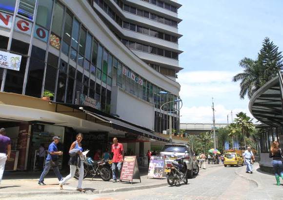 Róbinson Sáenz - El pasaje Nutibara, que lleva de Palacé al Hotel Nutibara y a la avenida Primero de Mayo y la carrera Bolívar es uno de los lugares de mayor tradición y reconocimiento en la ciudad.