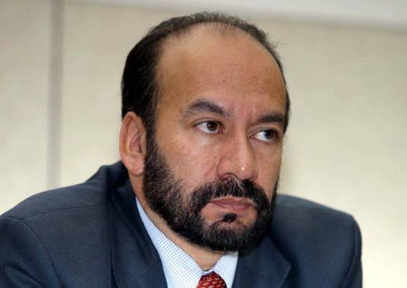 - Alfredo Rangel, es bogotano analista político, director del Centro Seguridad y Democracia de la Universidad Sergio Arboleda, además de columnista de la Revista Semana. Alfredo Rangel construyó es uno de los mejores analistas del conflicto armado.