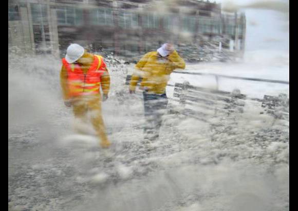 Reuters - Tras atravesar Nueva York, la tormenta tropical se dirige ahora hacia Canad&#225;.