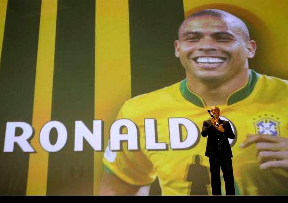 Reuters - Interrogado sobre los mejores momentos de su carrera mencionó sus convocatorias a la selección brasileña y la conquista del Mundial de 2002, así como haber convivido con "este bando de locos", como son conocidos los apasionados hinchas del Corinthians.
