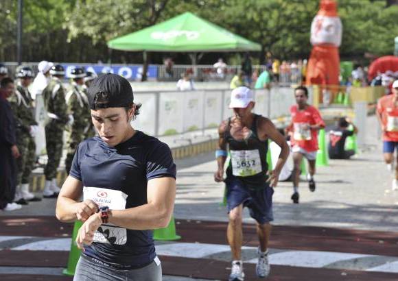 Esteban Jaramillo y Sebasti&#225;n Salazar - M&#225;s de 10 mil competidores se dieron cita en esta hist&#243;rica cita deportiva que se corr&#237;a en las modalidades de 5, 10, 21 y 42 kil&#243;metros.