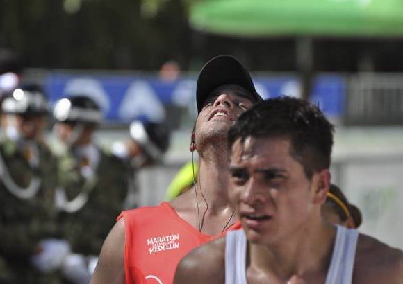 Esteban Jaramillo y Sebasti&#225;n Salazar - M&#225;s de 10 mil competidores se dieron cita en esta hist&#243;rica cita deportiva que se corr&#237;a en las modalidades de 5, 10, 21 y 42 kil&#243;metros.