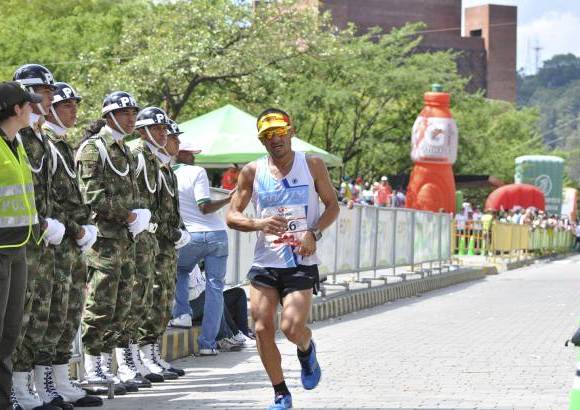 Esteban Jaramillo y Sebasti&#225;n Salazar - M&#225;s de 10 mil competidores se dieron cita en esta hist&#243;rica cita deportiva que se corr&#237;a en las modalidades de 5, 10, 21 y 42 kil&#243;metros.