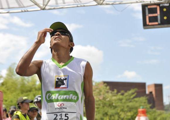 Esteban Jaramillo y Sebasti&#225;n Salazar - M&#225;s de 10 mil competidores se dieron cita en esta hist&#243;rica cita deportiva que se corr&#237;a en las modalidades de 5, 10, 21 y 42 kil&#243;metros.