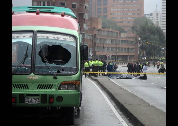 Ra&#250;l Palacios, Colprensa - Una buseta de servicio p&#250;blico result&#243; afectada. Algunos de las personas heridas fueron las que se movilizaban en &#233;sta.