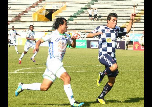 Colprensa - Los autores de los goles fueron Milton Rodr&#237;guez (izquierda), Armando Carrillo y Sebasti&#225;n Hern&#225;ndez.